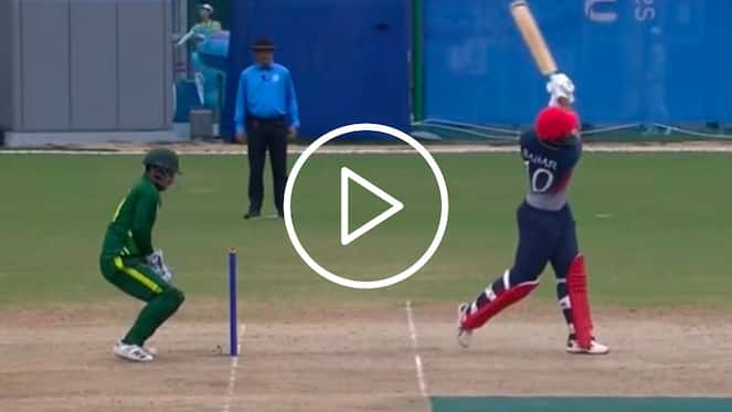 [Watch] Pakistan Wicketkeeper Fumbles Easy Stumping Against Hong Kong In Asian Games
